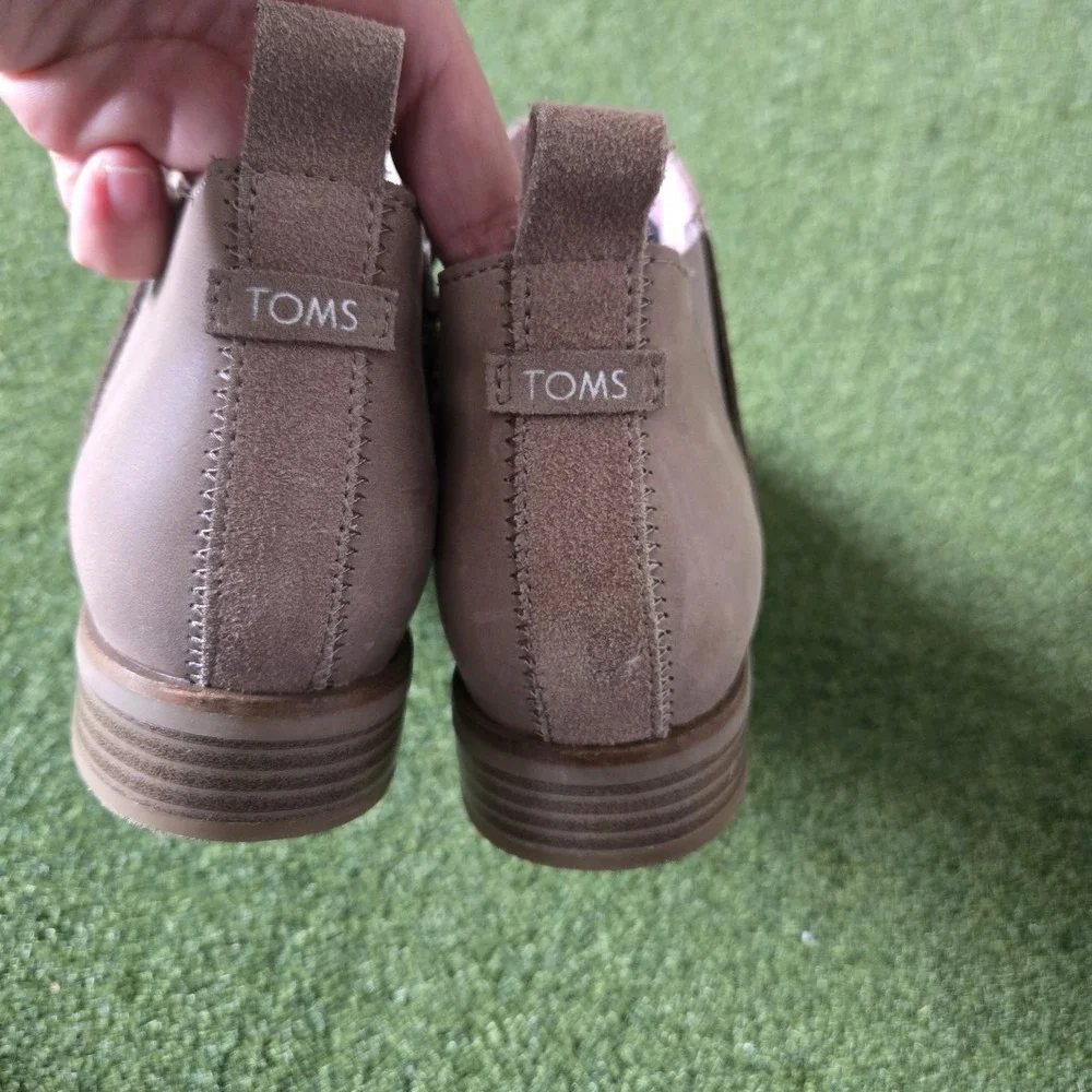 TOMS Women's Ankle Booties Color Taupe Side Zipper Size 8.5 - Picture 4 of 8